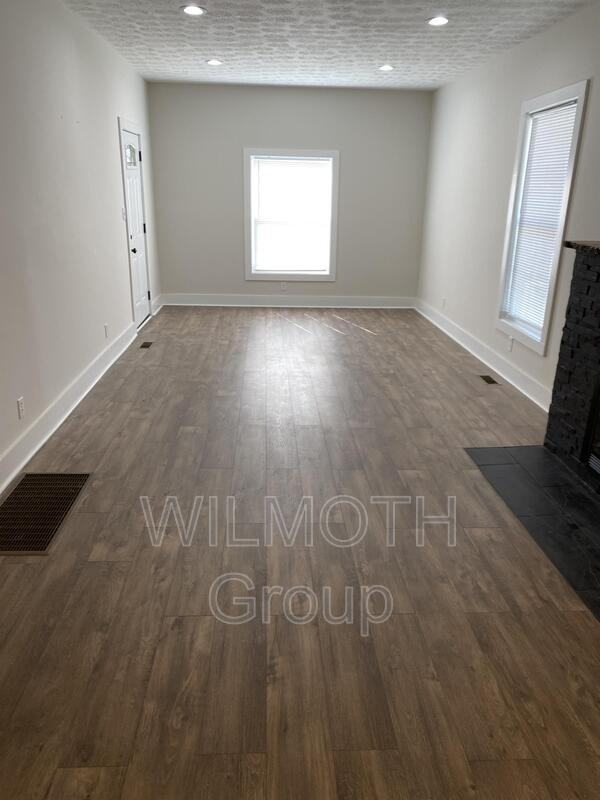340 W 38th St - Photo 3 of 13