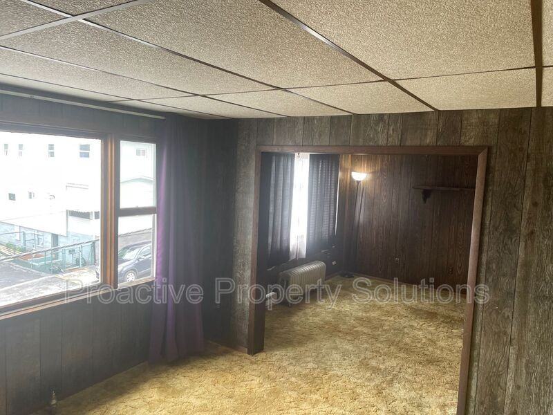 147 E Ruddle St #2 - Photo 3 of 24