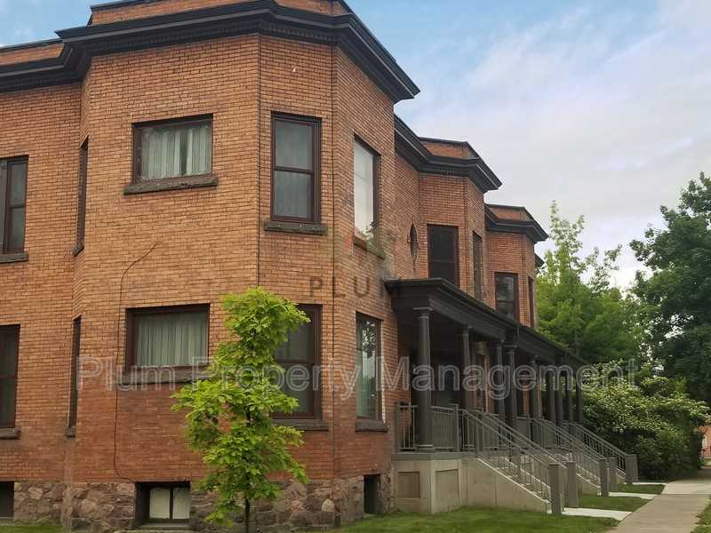 135 S 5th St E - Photo 3 of 27