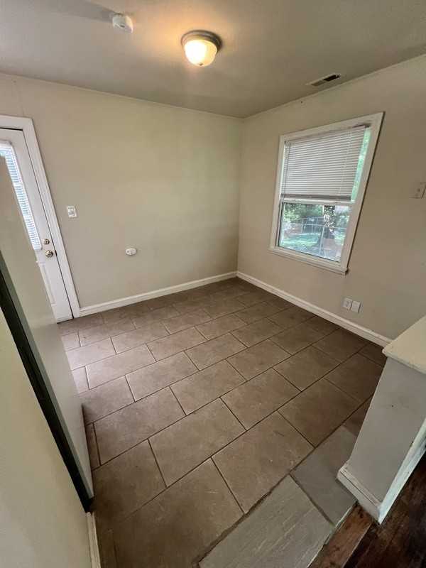 4220 Fayette Cir - Photo 4 of 12