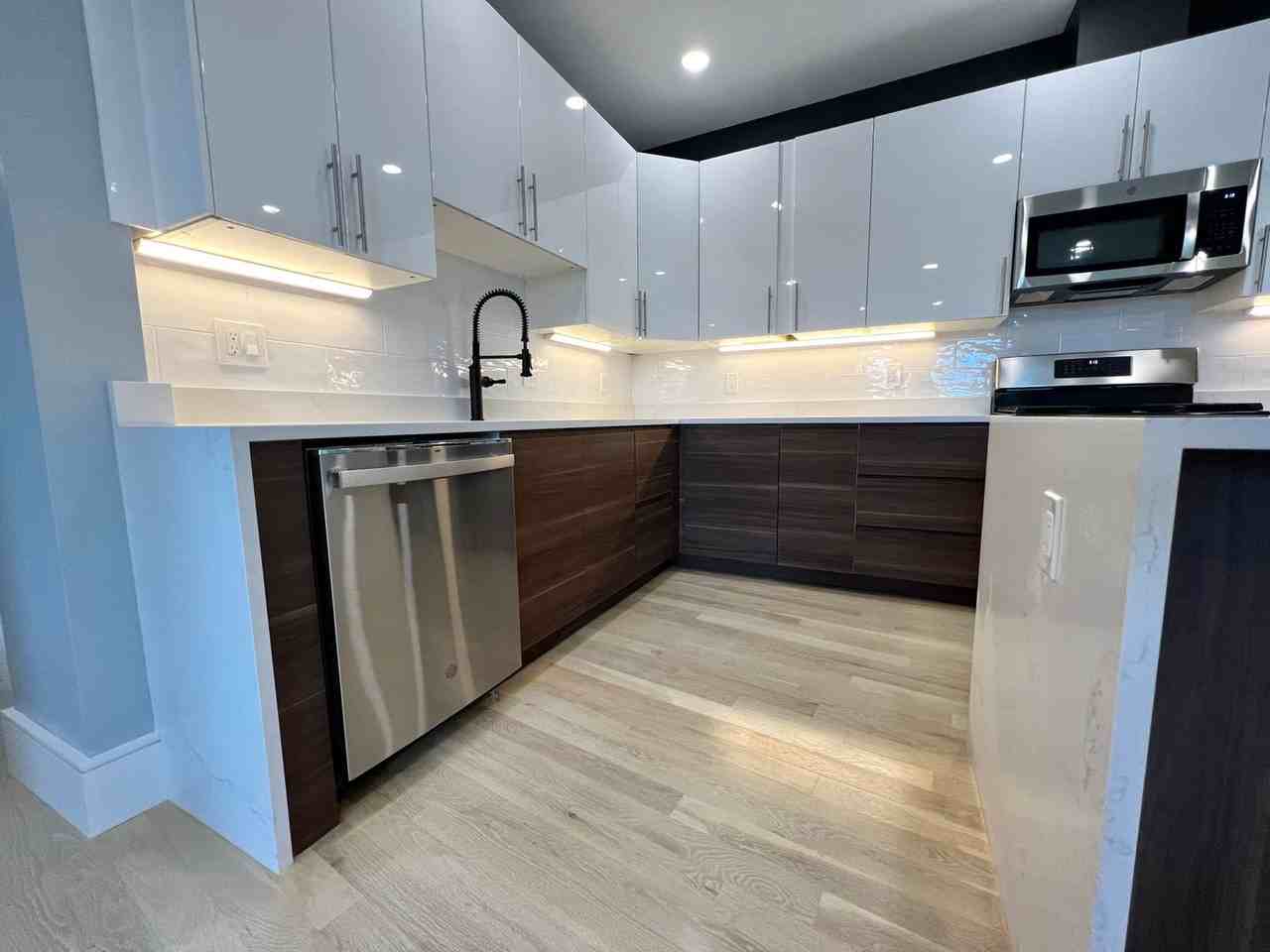 9 University Rd - Photo 2 of 21