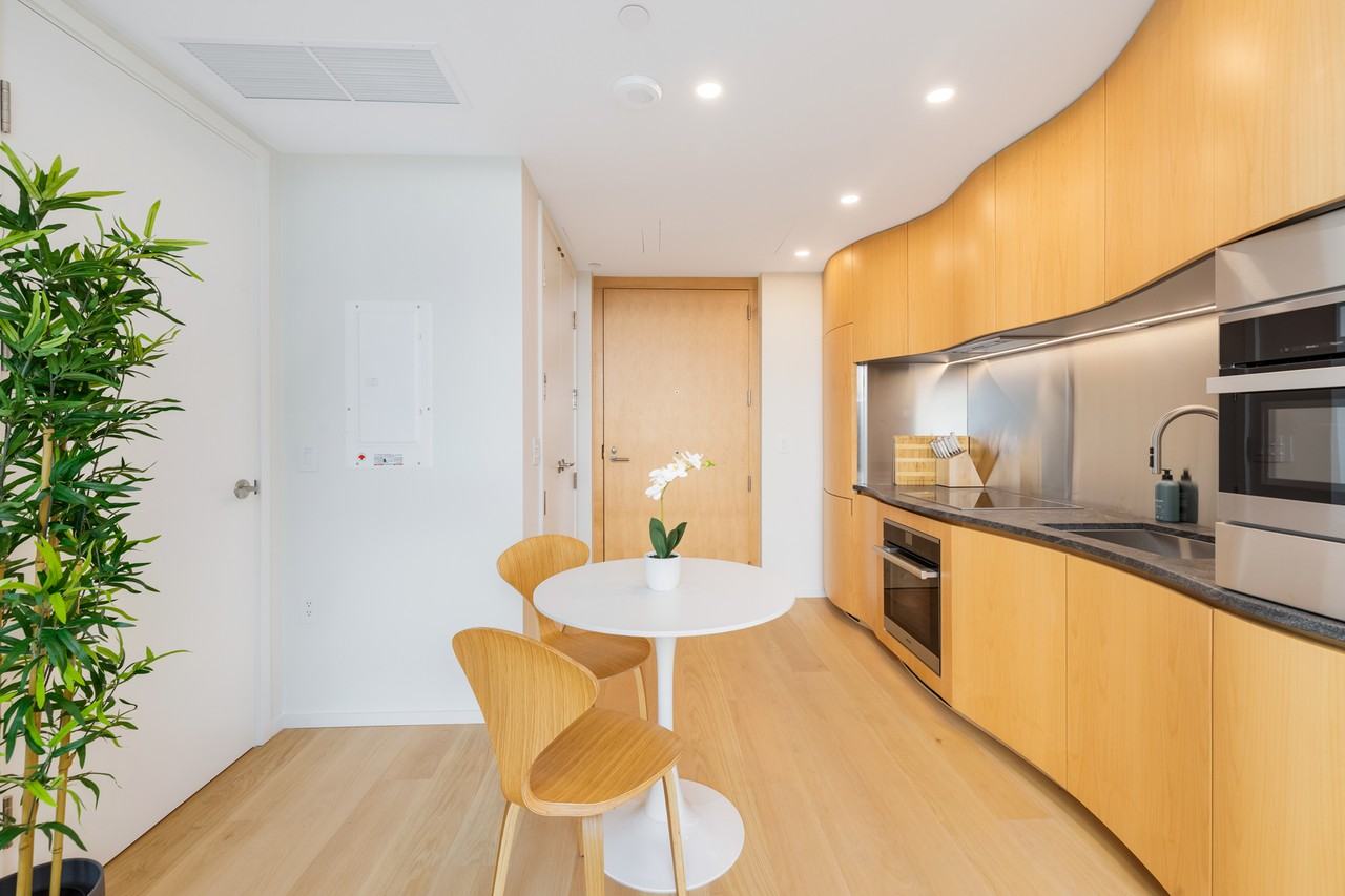 1568 Alberni Street #1006 - Photo 5 of 17