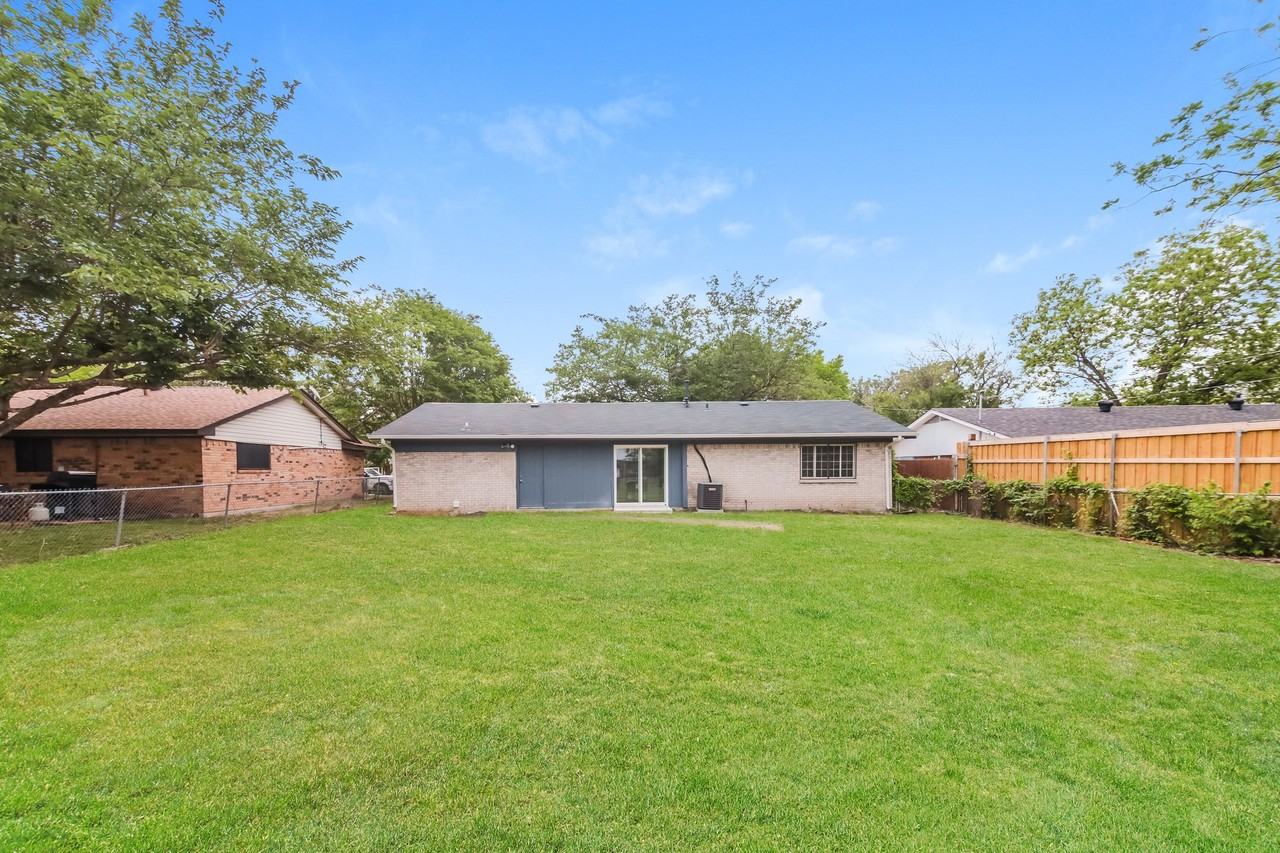 805 Johnnie Row - Photo 3 of 19