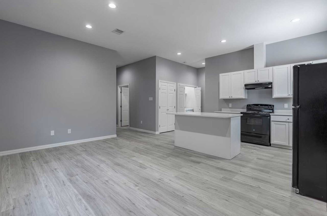 Hampton Duplexes - Photo 7 of 20