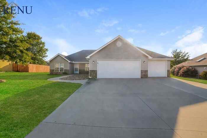 902 Sw Bobcat St - Photo 2 of 18