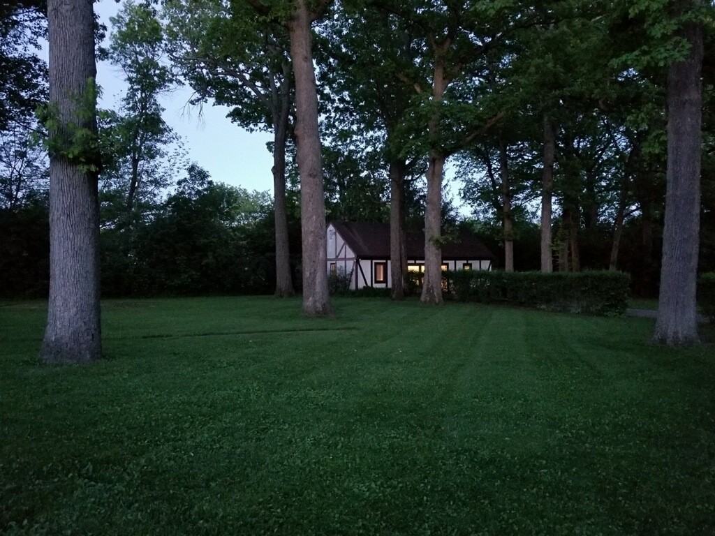 617 W Everett Rd - Photo 2 of 13