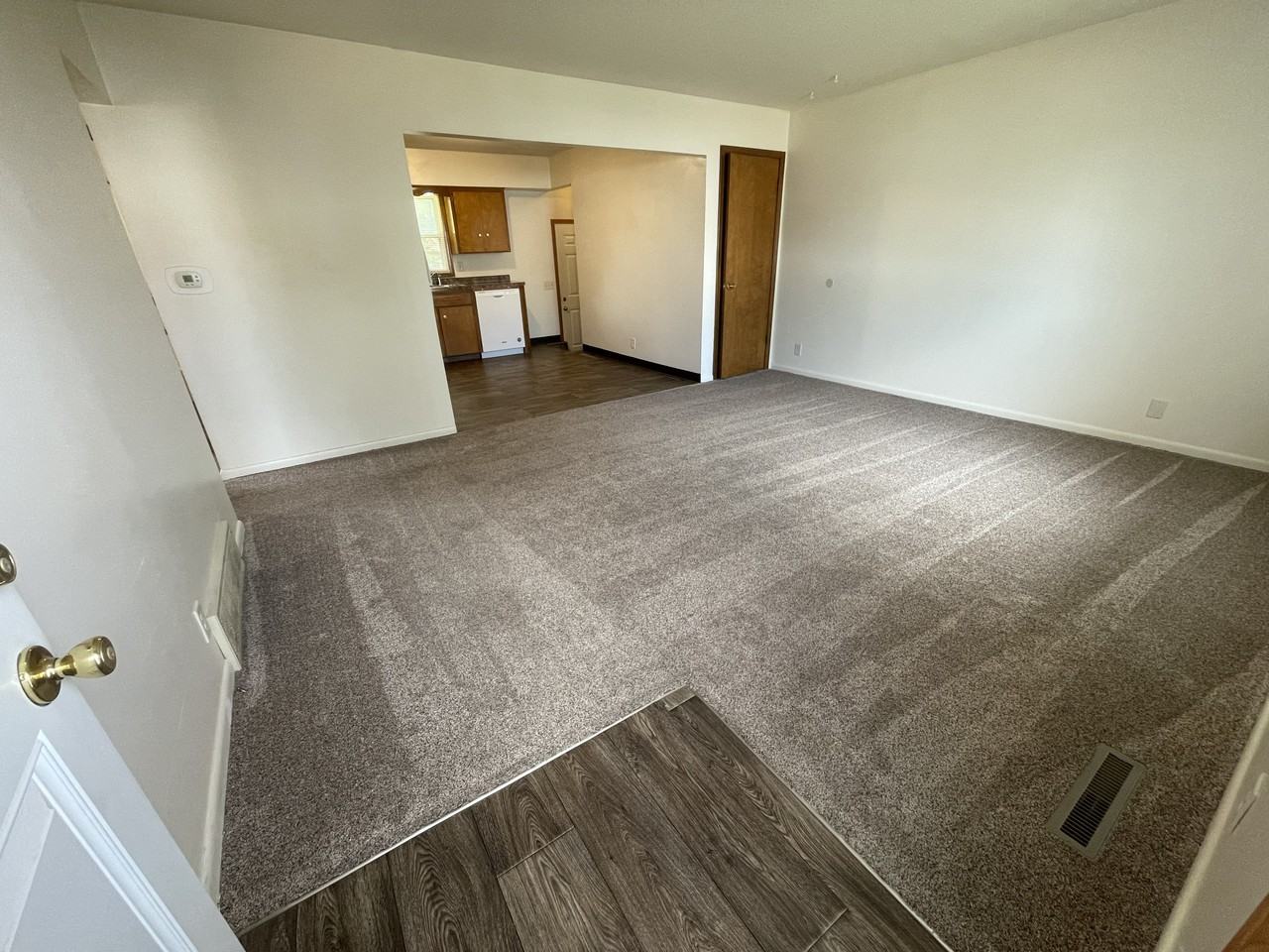 2208 Chanticleer St - Photo 3 of 12
