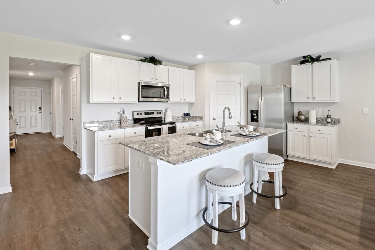 98 Brighton Dr - Photo 2 of 23