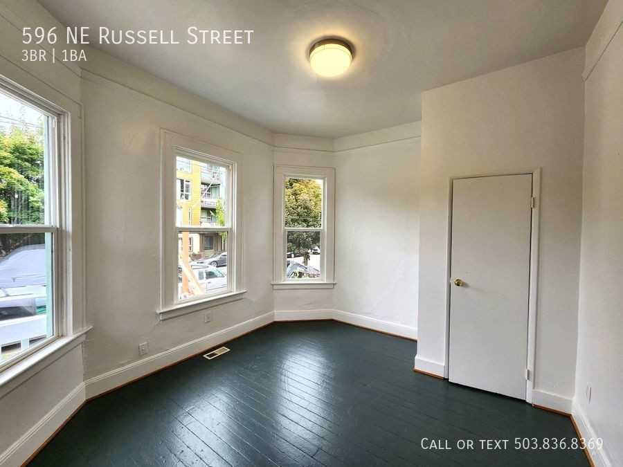 596 Ne Russell St - Photo 3 of 30