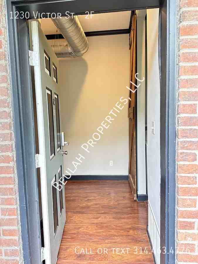 1230 Victor St #2F - Photo 2 of 24