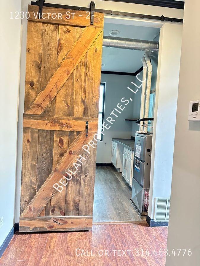 1230 Victor St #2F - Photo 3 of 24
