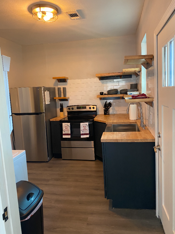 3509 W 10th St - Photo 5 of 9