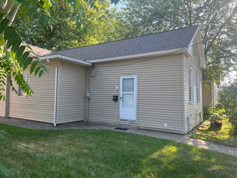1130 Adams St - Photo 2 of 22