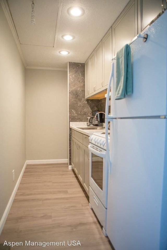 3525 Navarre Avenue, Office - Photo 3 of 9