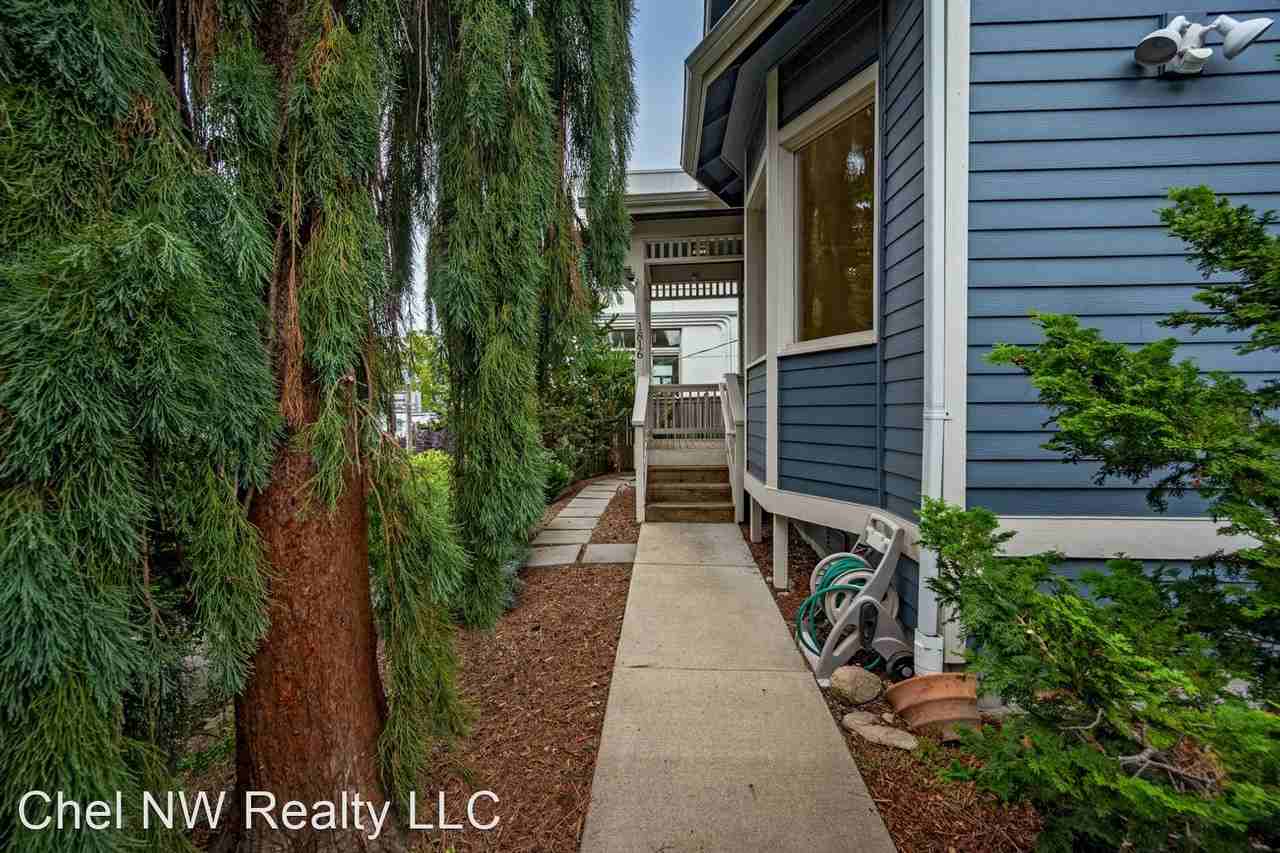 1816 11th Ave W - Photo 2 of 41