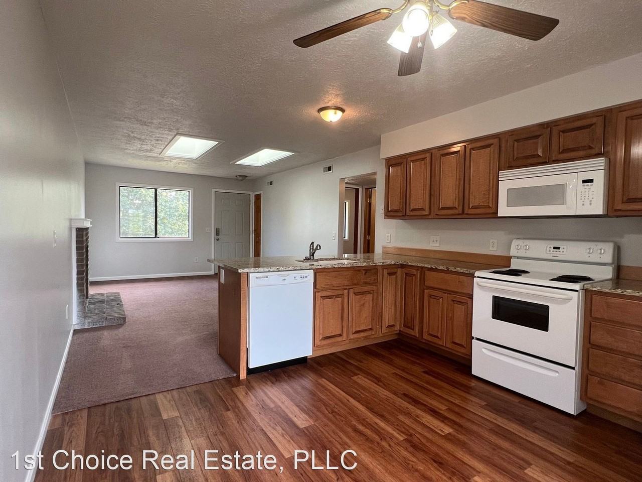 714 Peachtree Pl - Photo 3 of 16