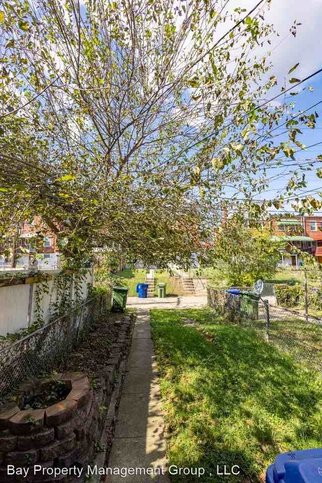 746 Yale Ave - Photo 2 of 24