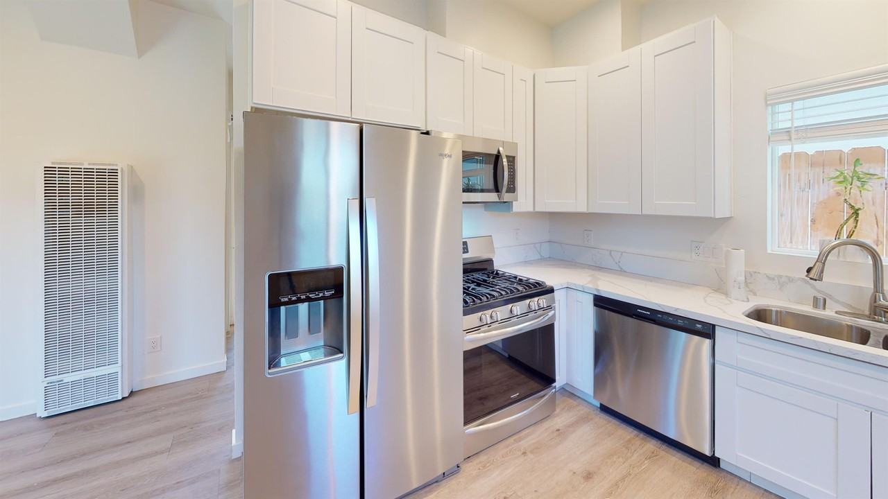 6223 Hobart St #1 - Photo 4 of 13