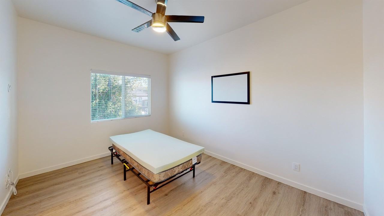 6223 Hobart St #1 - Photo 5 of 13
