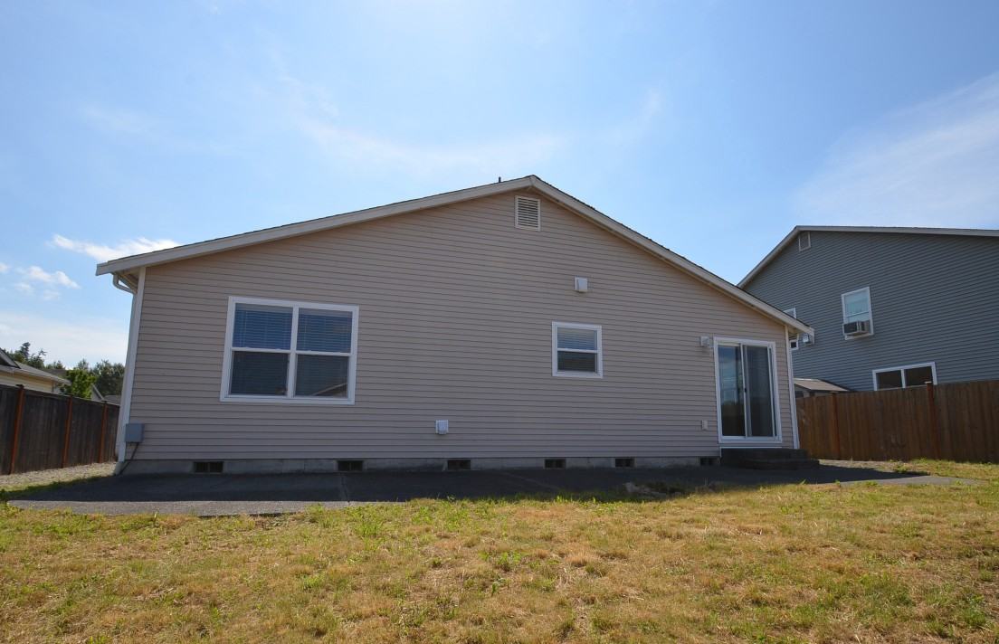 213 Nelsen St NE - Photo 2 of 10