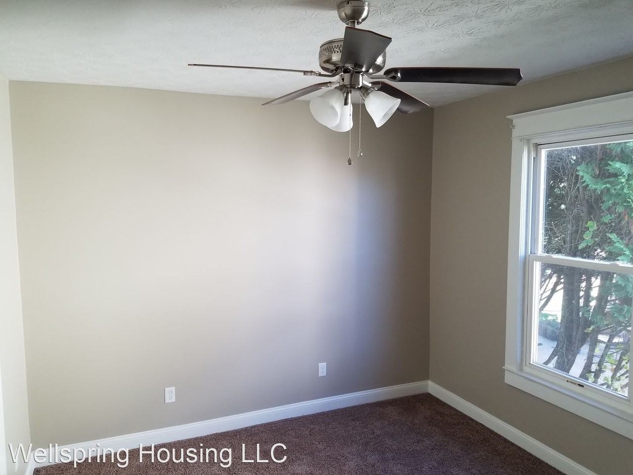 407 15th St - Photo 2 of 8