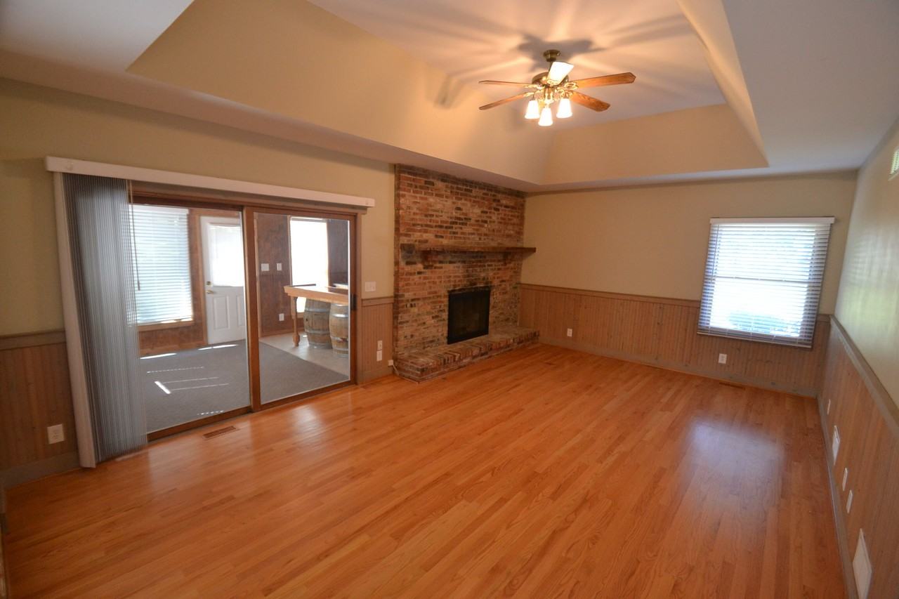 42W631 W Mary Dr - Photo 3 of 7