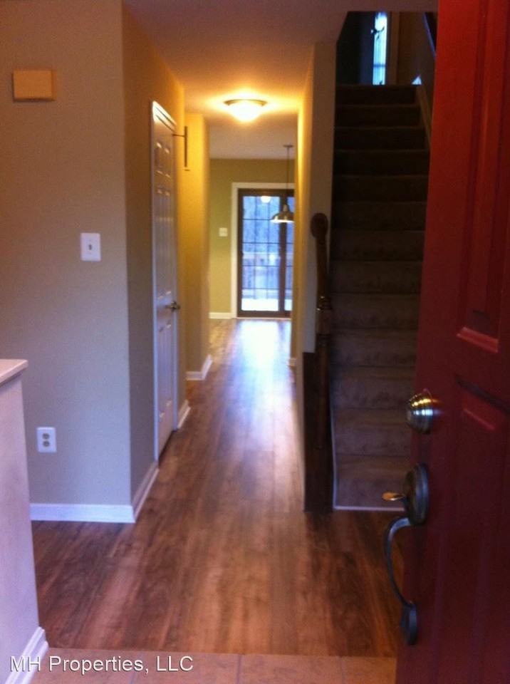 13 Rhodes Pl - Photo 2 of 8