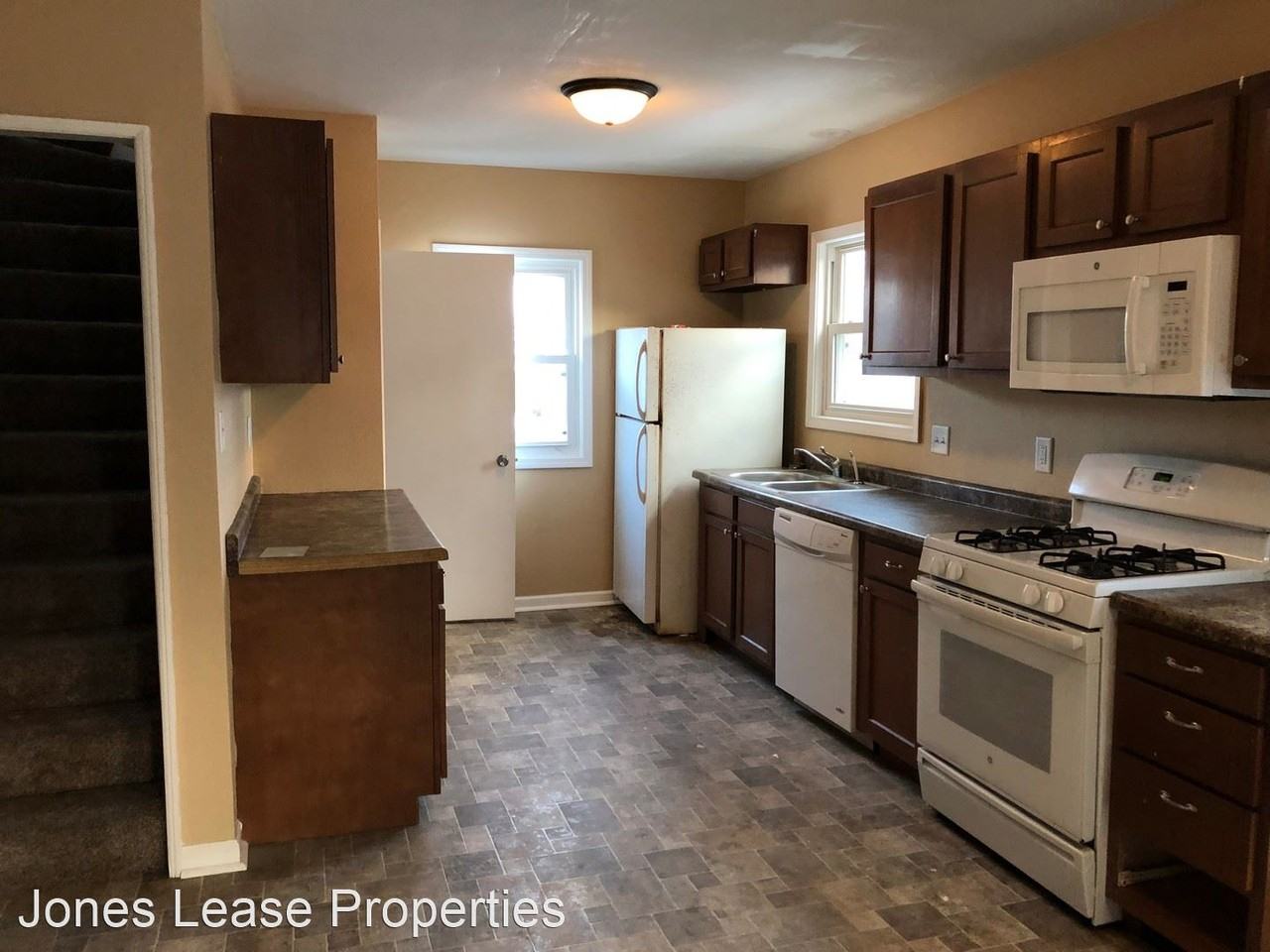 2105 37th St - Photo 2 of 15