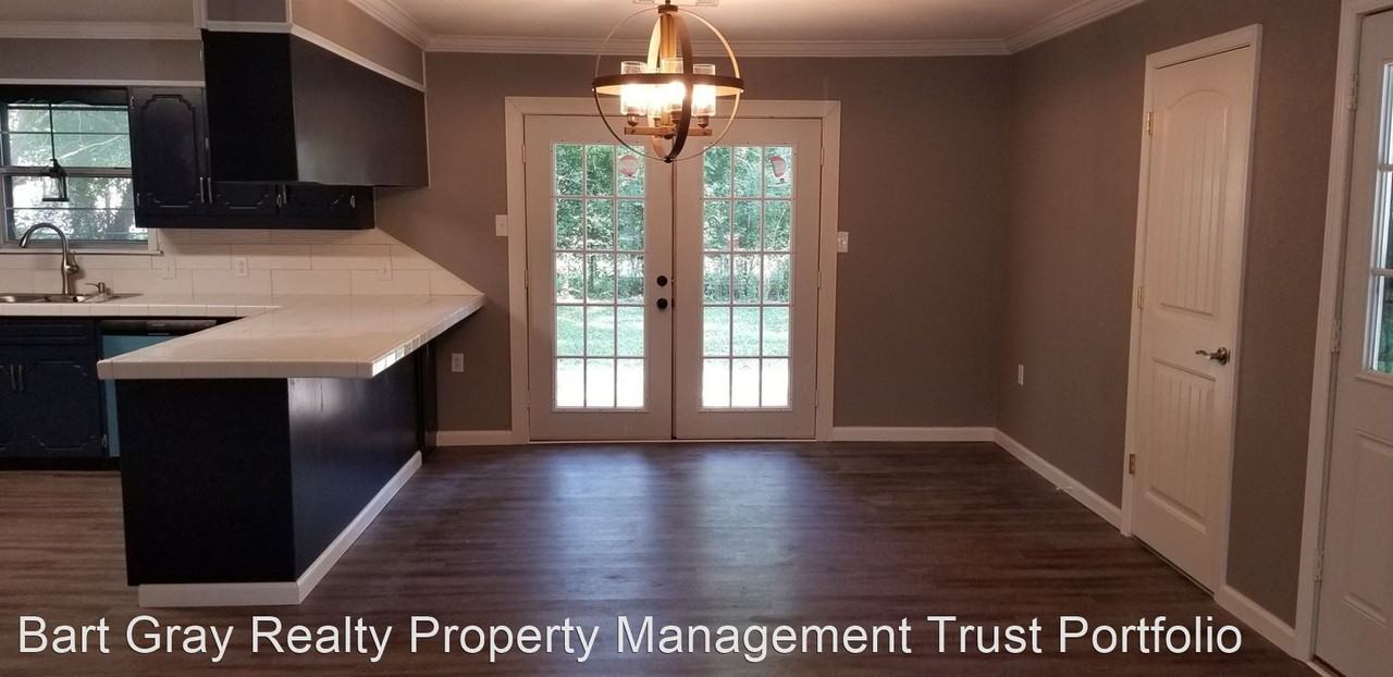 708 Magnolia St - Photo 3 of 14