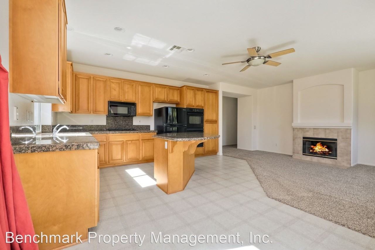 1502 Sheridan Pl - Photo 3 of 30