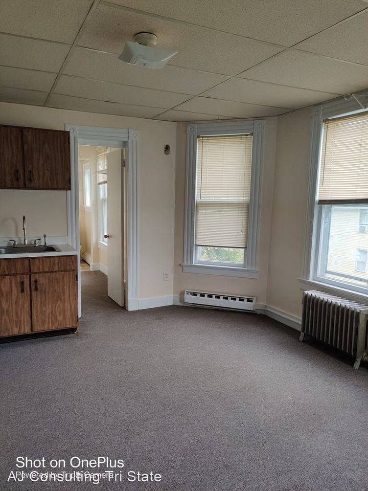 122 West Main St - Photo 2 of 3