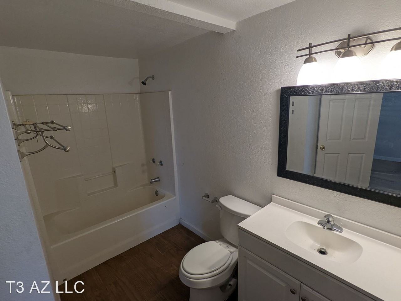 733 S Orange Ave - Photo 3 of 6