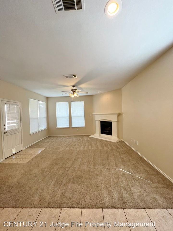 7815 Corona Ct - Photo 2 of 11