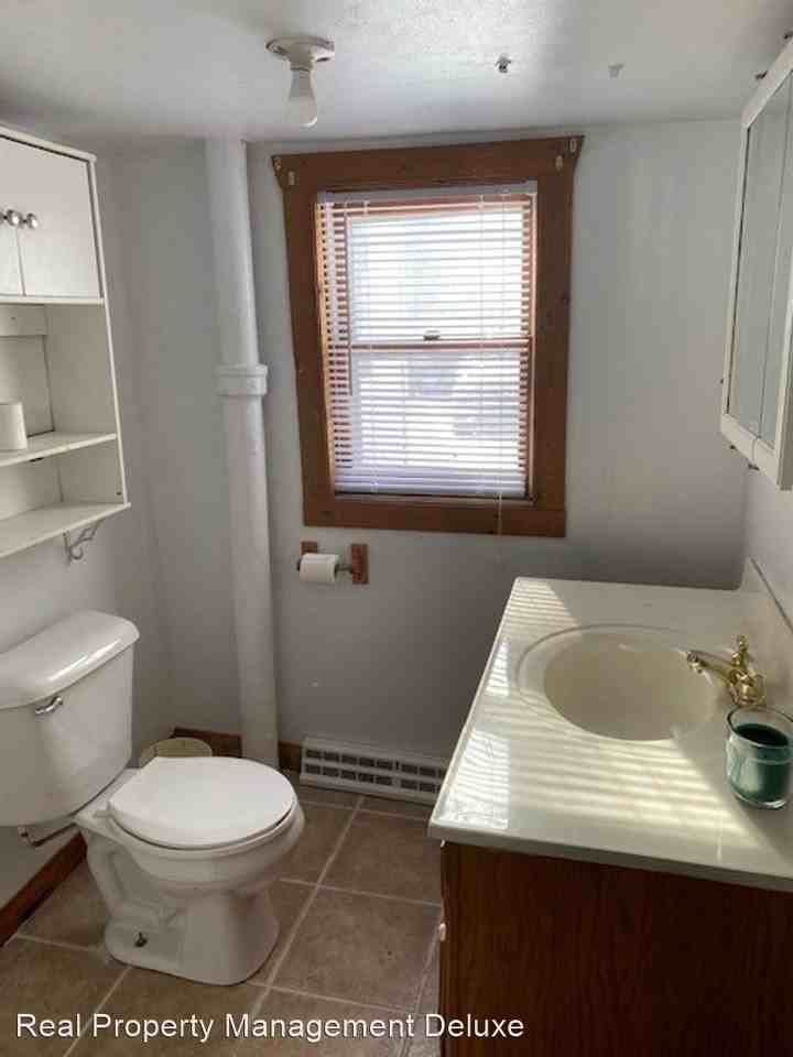 614 F St Ne - Photo 2 of 10