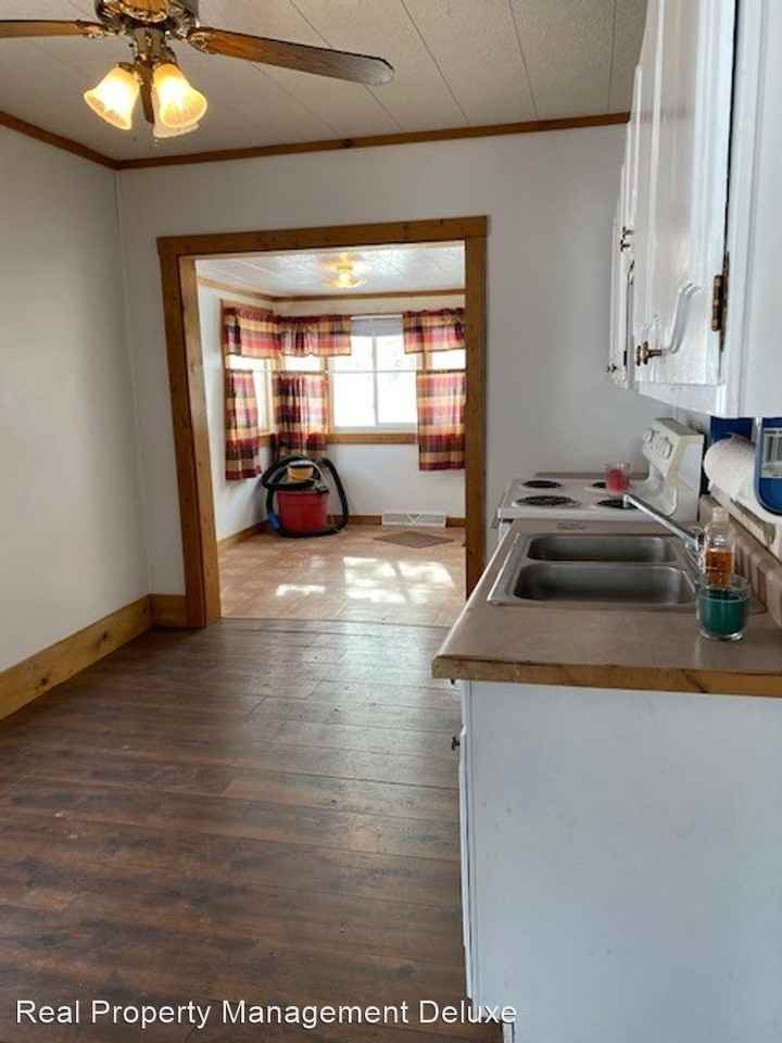 614 F St Ne - Photo 3 of 10