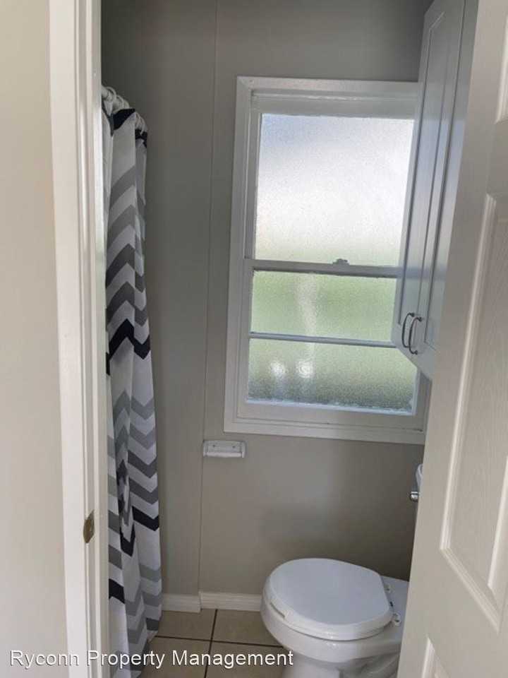 1046 Ford Street - Photo 3 of 4