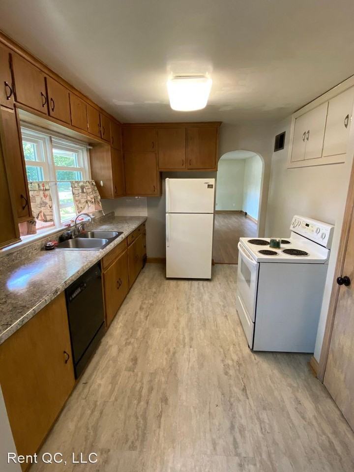 566 Forest Rd - Photo 2 of 22