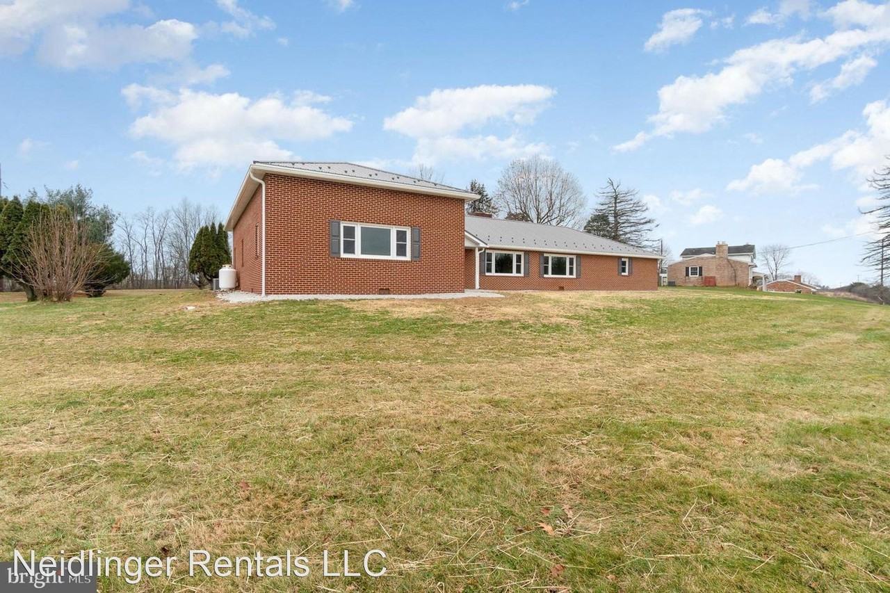 1270 Newville Rd - Photo 2 of 35