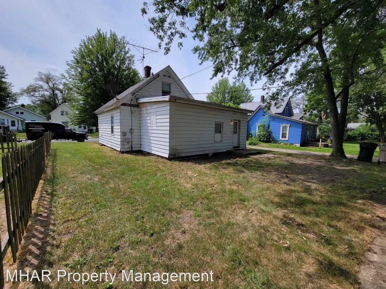 1125 Sorin St - Photo 3 of 23