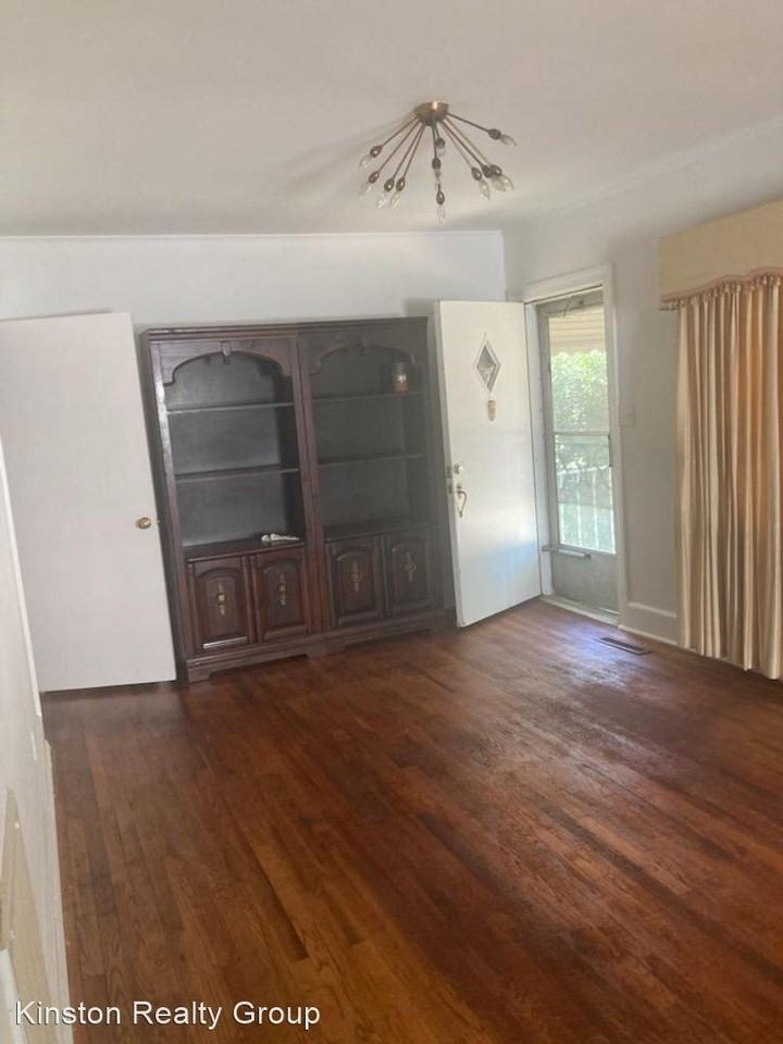 1113 Sycamore Rd - Photo 2 of 17