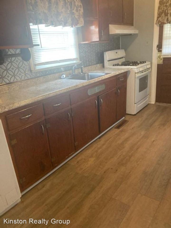 1113 Sycamore Rd - Photo 3 of 17
