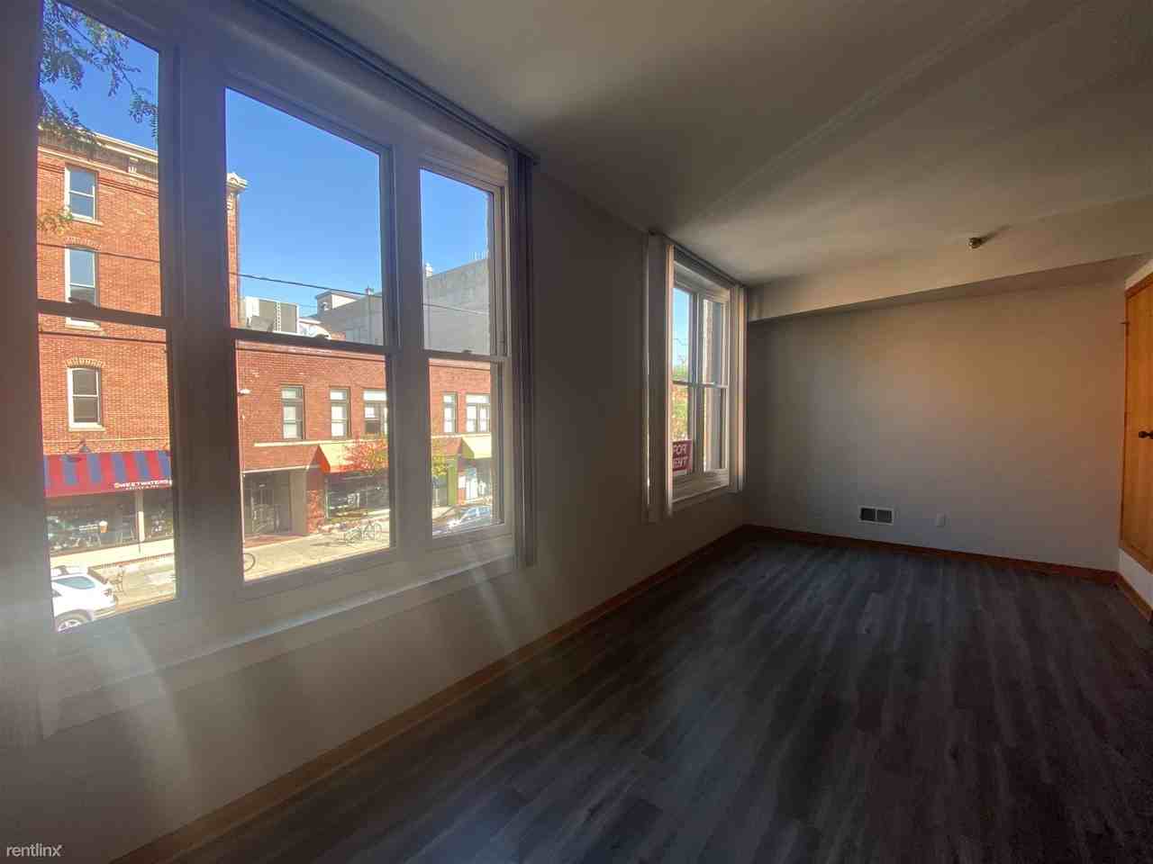 206 S Ashley St - Photo 3 of 10