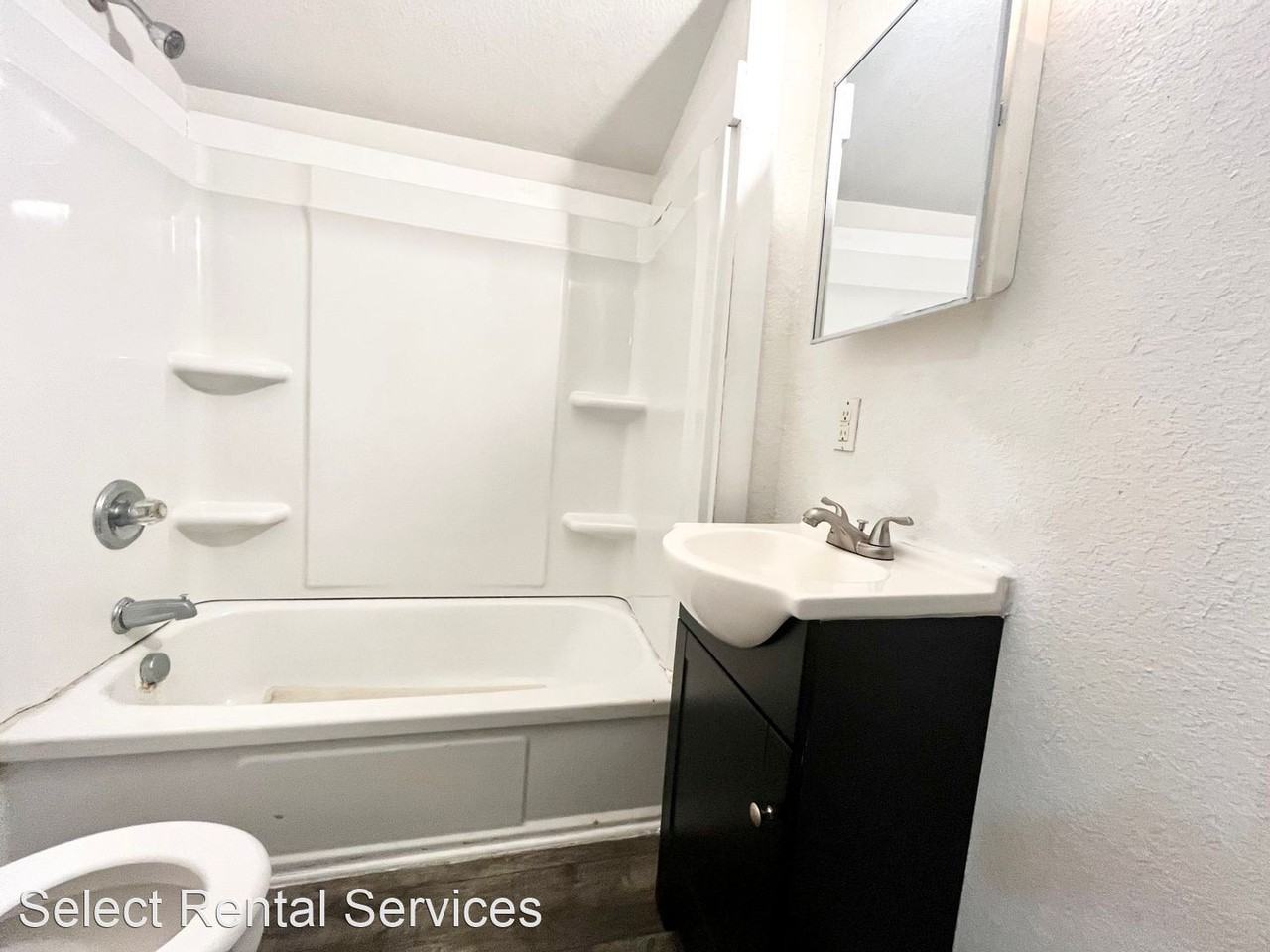 1006 S Road Street - Photo 3 of 10