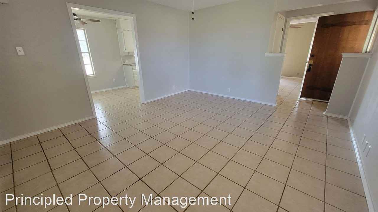 2100 - 2102 Granbury Street - Photo 2 of 19