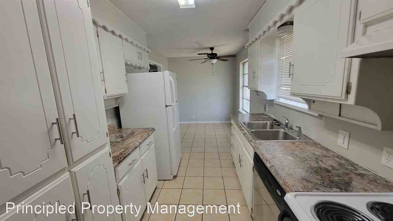 2100 - 2102 Granbury Street - Photo 3 of 19