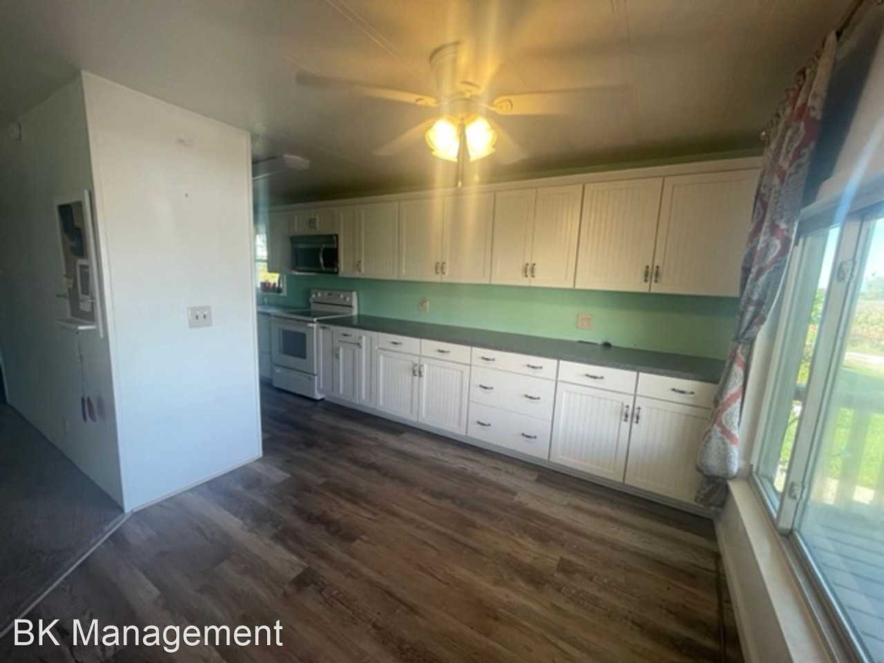 7554 S 1050 E - Photo 3 of 40