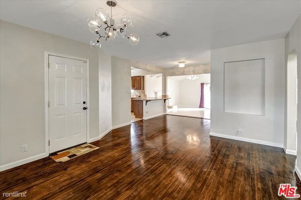 6200 Jamieson Ave - Photo 2 of 10