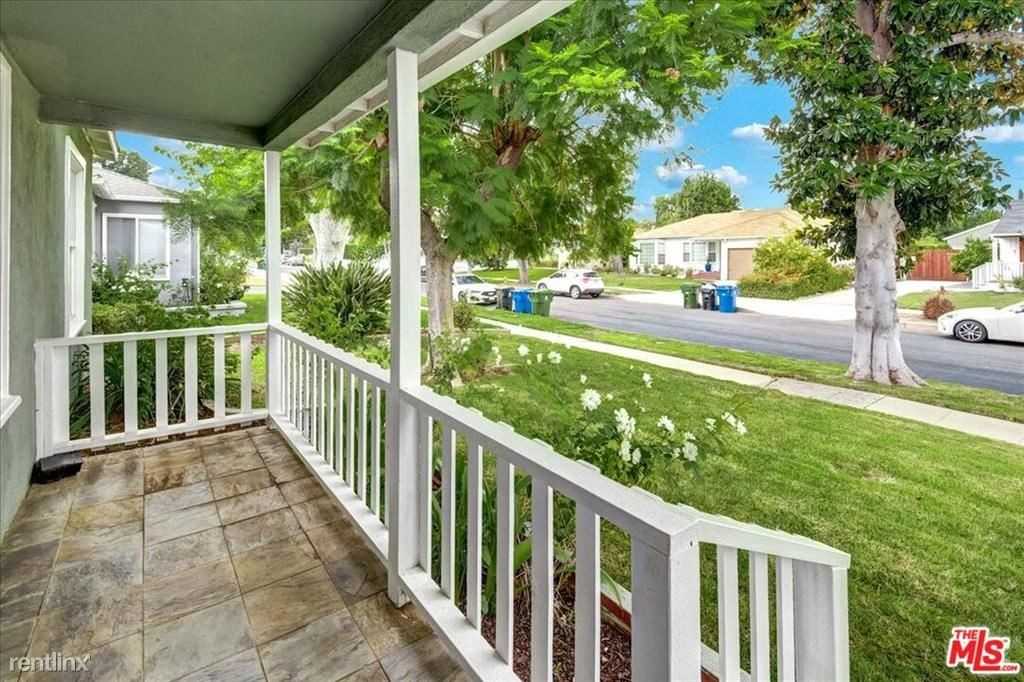 6200 Jamieson Ave - Photo 3 of 10