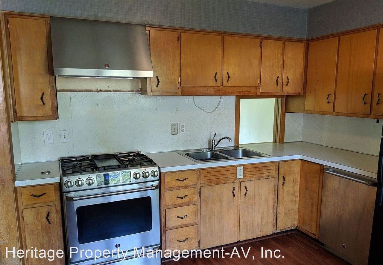 3 Bedroom 1 bath Home - Photo 2 of 11