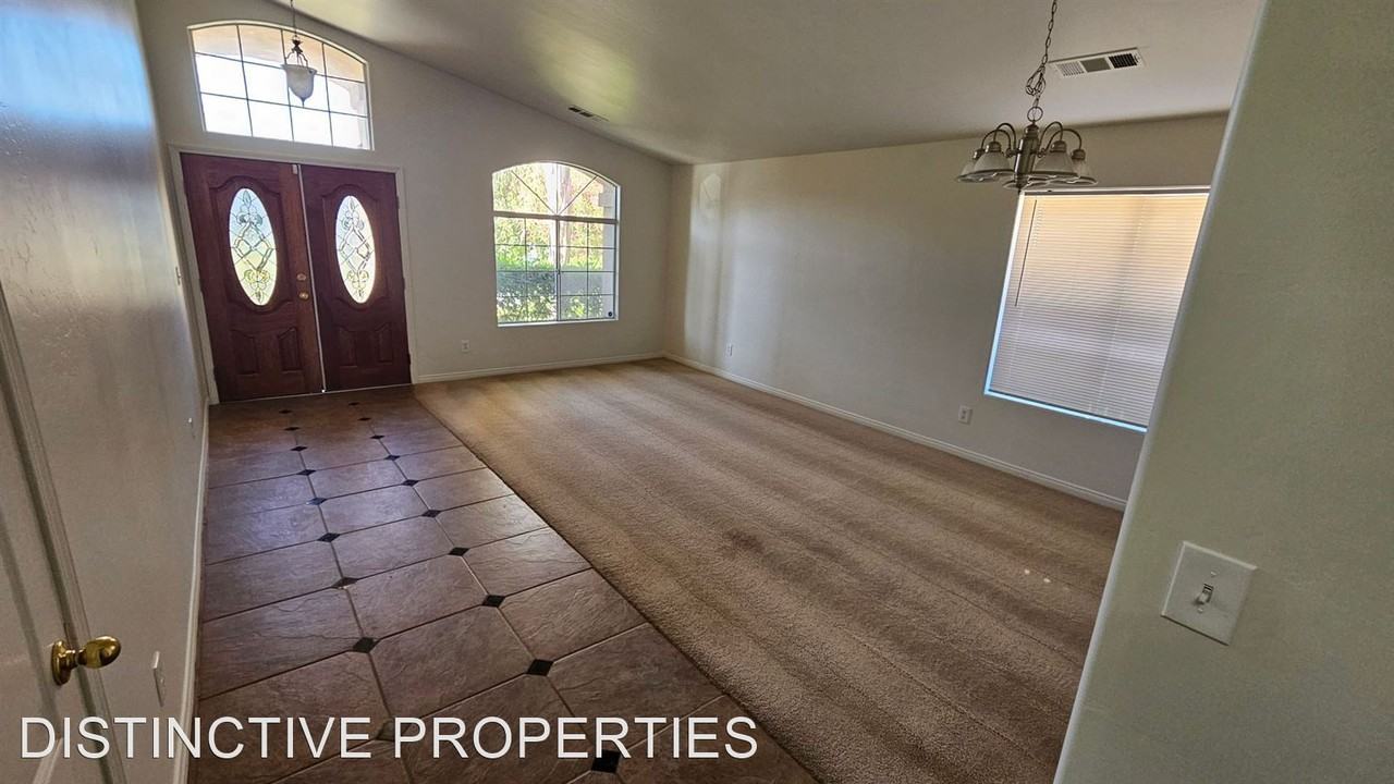 10009 Cobblestone Ave - Photo 3 of 14